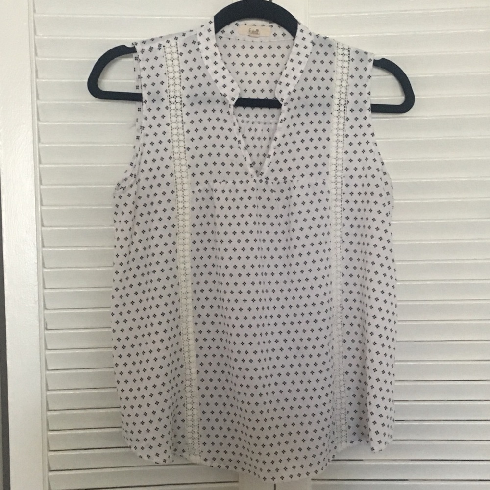 E M Sleeveless White & Black Patterned Top